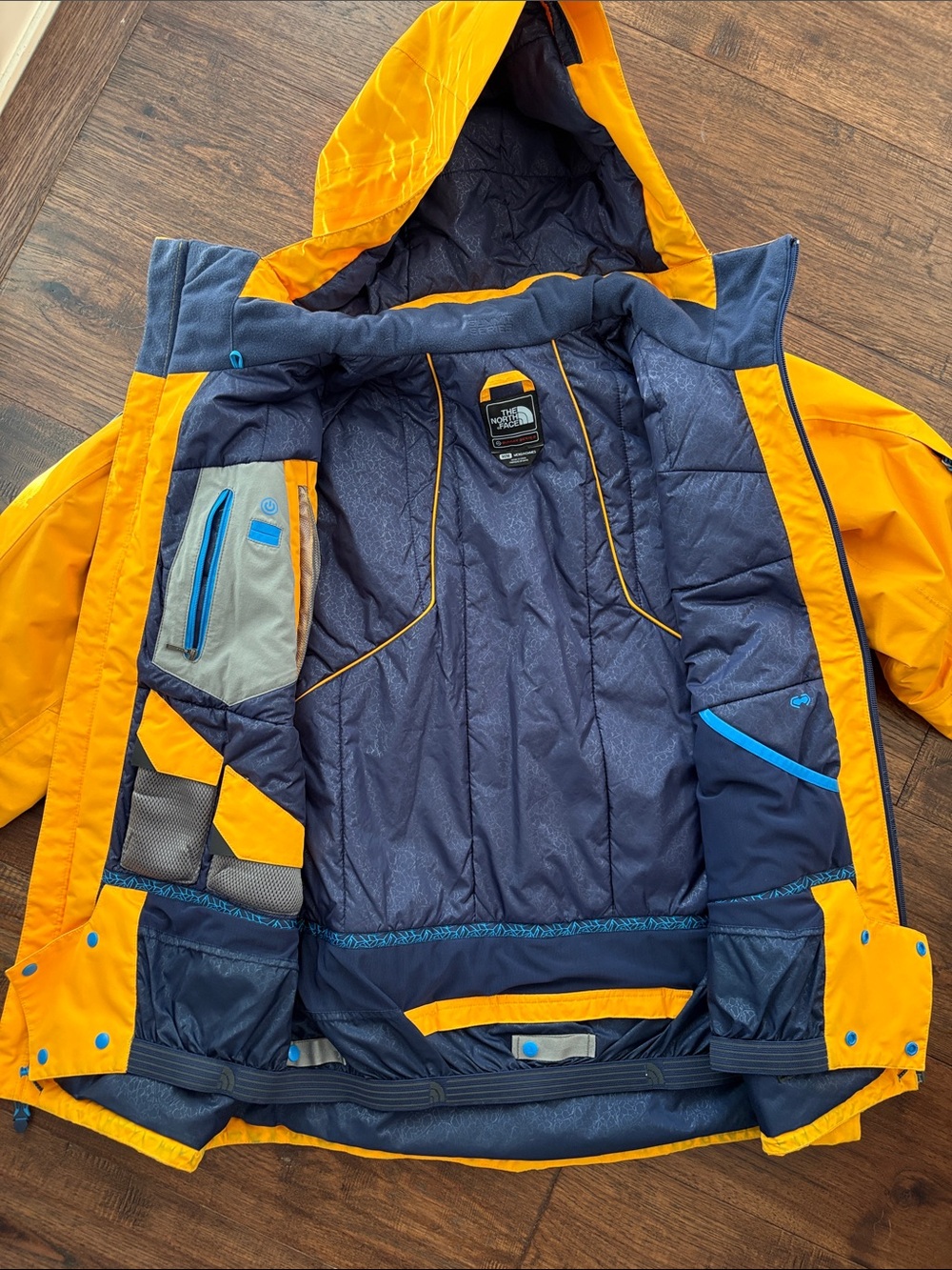 The North Face Men's Bright Yellow Hooded Ski and Snowboard Jacket - Size M - Picture 8 of 11